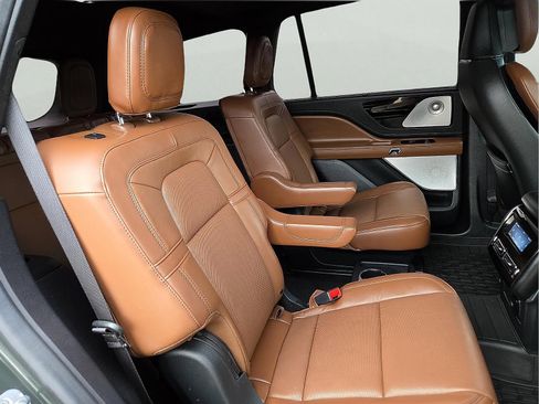 Certified 2022 Lincoln Aviator Reserve w/ Equipment Group 201A AWD/4WD image 10