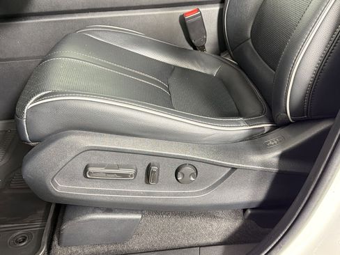 Used 2023 Honda Pilot Elite image 11
