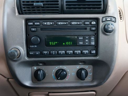 Used 2001 Ford Explorer Sport Trac TRAC CREW CAB 4DR SUV image 33