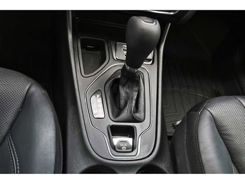 Used 2021 Jeep Cherokee Latitude Lux w/ Comfort/Convenience Group image 25