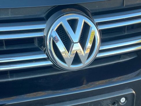 Used 2016 Volkswagen Tiguan S image 3