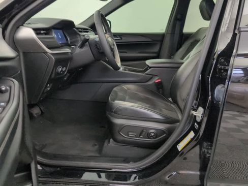 Used 2023 Jeep Grand Cherokee L Altitude image 10