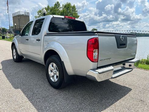 Used 2012 Nissan Frontier SV w/ SV Premium Utility Pkg AWD/4WD image 3