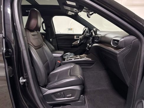 Used 2022 Ford Explorer Platinum w/ Equipment Group 601A AWD/4WD image 23