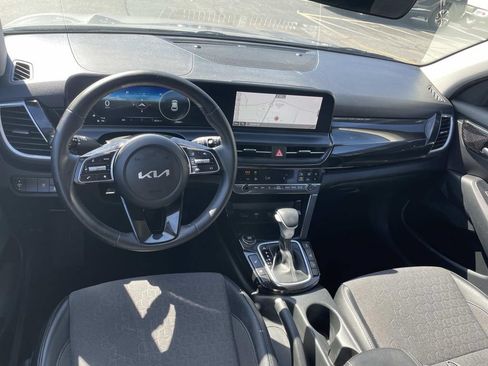Used 2024 Kia Seltos S AWD/4WD image 11