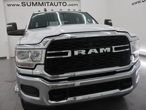 Used 2024 RAM 3500 Tradesman w/ Chrome Appearance Group AWD/4WD image 22