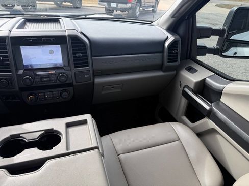 Used 2020 Ford F250 XL w/ Power Equipment Group image 32
