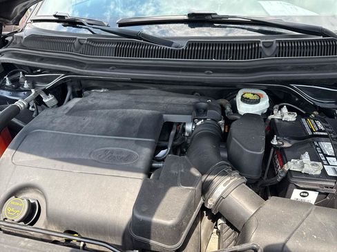 Used 2016 Ford Explorer XLT w/ Equipment Group 202A AWD/4WD image 26