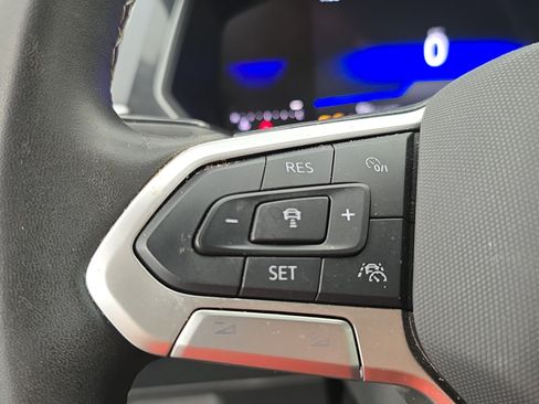 Certified 2024 Volkswagen Tiguan SE FWD image 18