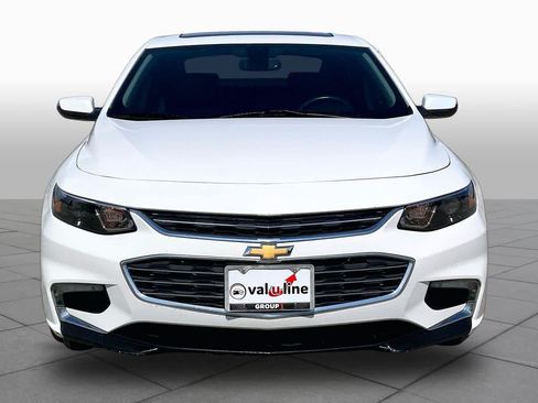 Used 2017 Chevrolet Malibu LT w/ Leather Package FWD image 4