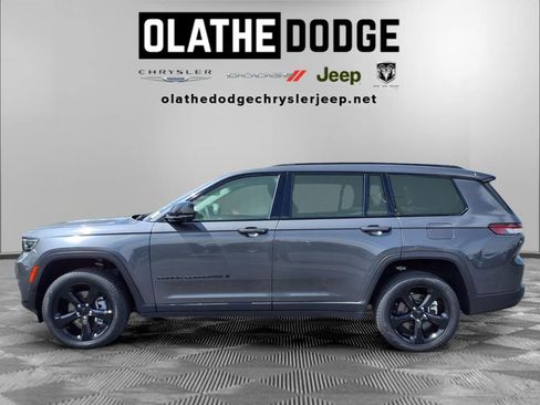 Used 2023 Jeep Grand Cherokee L Limited w/ Luxury Tech Group II image 20