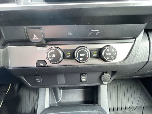 Used 2019 Toyota Tacoma SR w/ SR Convenience Package RWD image 33