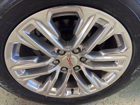 Used 2010 GMC Yukon Denali AWD/4WD image 36