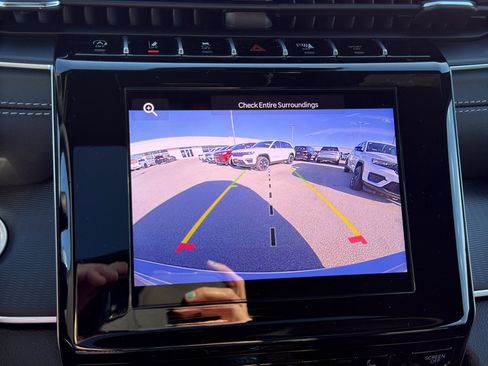 New 2025 Jeep Grand Cherokee Altitude image 18