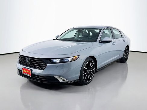 Used 2025 Honda Accord Touring image 3