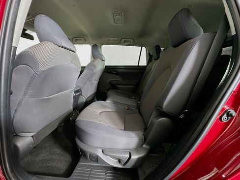 Used 2023 Toyota Highlander LE image 26