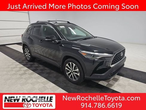 Used 2022 Toyota Corolla Cross XLE w/ Black Badges Package (TMS) AWD/4WD image 1