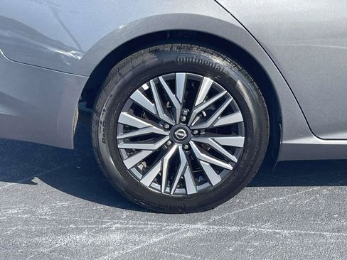 Used 2025 Nissan Altima 2.5 SV FWD image 9