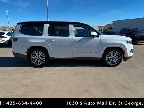 Used 2022 Jeep Grand Wagoneer Series III w/ Rear Seat Video Group 1 image 6