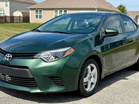 Used 2016 Toyota Corolla LE FWD image 3