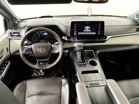 Certified 2023 Toyota Sienna Platinum image 13