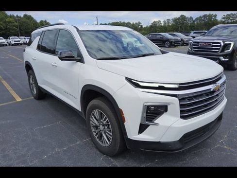 Used 2026 Chevrolet Traverse LT w/ Driver Confidence Package FWD image 7