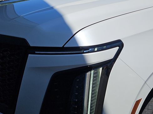 Certified 2025 Cadillac Escalade ESV Sport Platinum AWD/4WD image 8