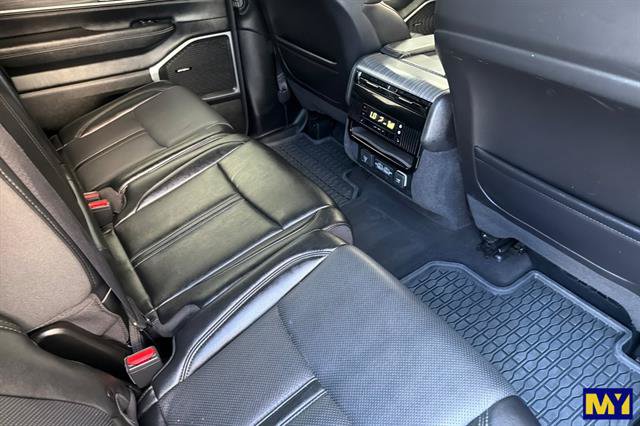 Used 2024 Jeep Wagoneer Series II w/ Flexible Seating Group RWD image 18