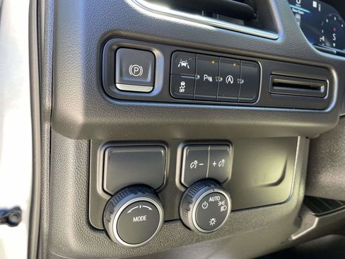 Used 2023 Chevrolet Suburban LT RWD image 15
