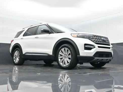 Used 2021 Ford Explorer Limited w/ Equipment Group 301A AWD/4WD image 10
