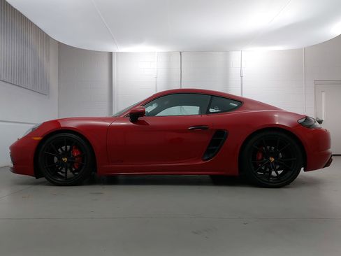 Used 2018 Porsche 718 Cayman GTS image 2