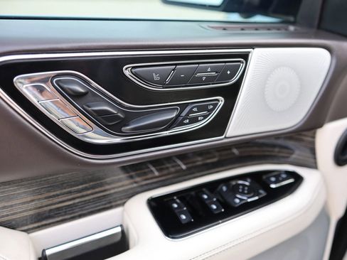 Used 2020 Lincoln Navigator L Black Label w/ Cargo Convenience Package image 25