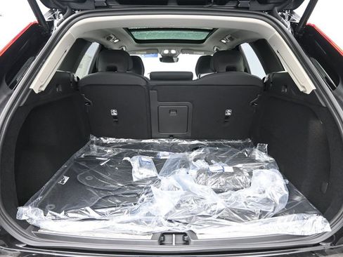 New 2026 Volvo XC60 B5 Plus w/ Protection Package Premier AWD/4WD image 26