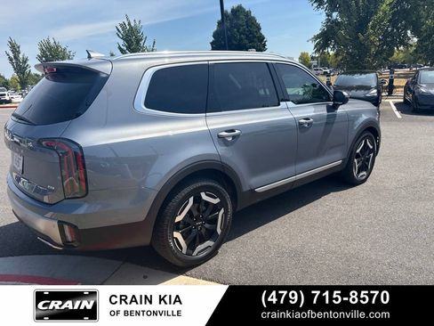 Certified 2023 Kia Telluride EX w/ EX Captain's Chair Package AWD/4WD image 3