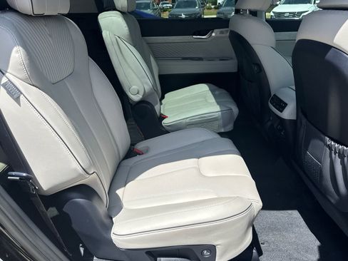 Used 2025 Hyundai Palisade Calligraphy FWD image 15
