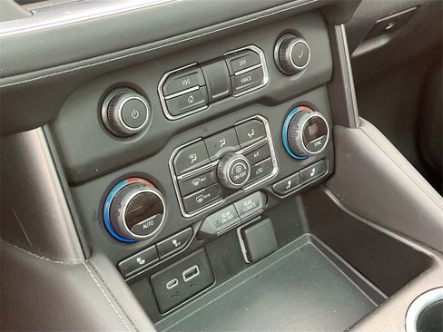 Used 2021 Chevrolet Tahoe Z71 w/ Z71 Signature Package image 14