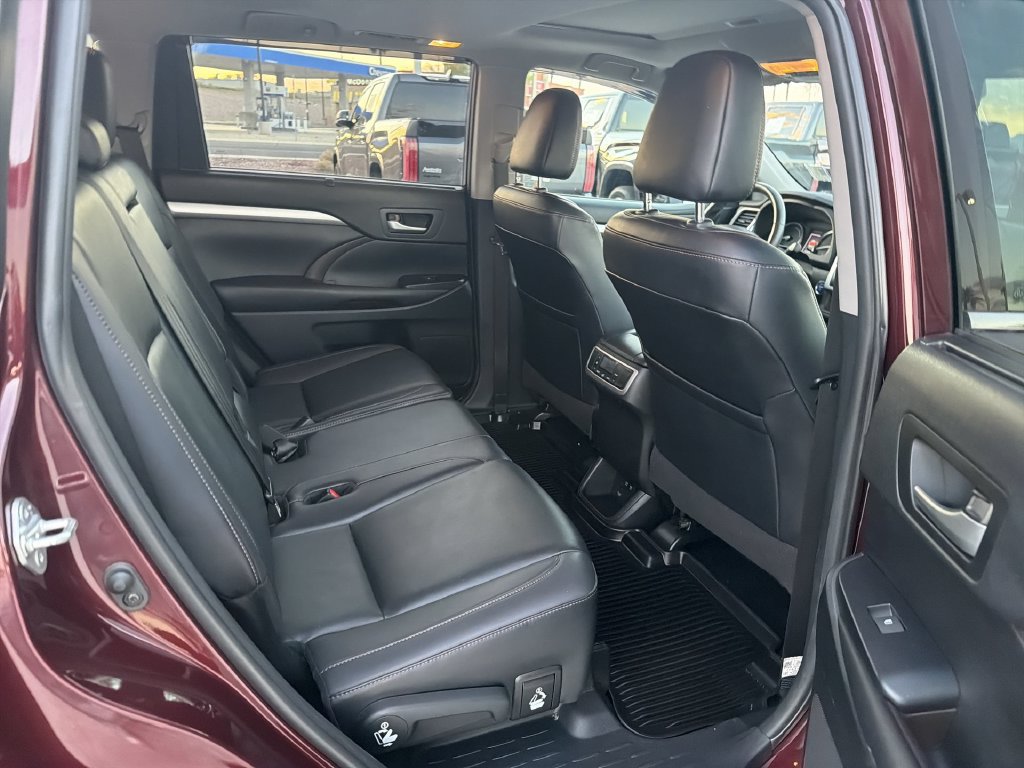 Used 2019 Toyota Highlander XLE AWD/4WD image 30