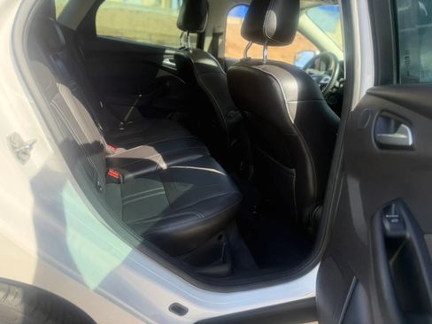 Used 2012 Ford Focus Titanium image 12