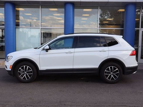 Used 2021 Volkswagen Tiguan SE w/ 3rd Row Seat Package AWD/4WD image 2