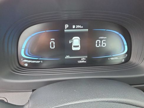 Used 2024 Hyundai Venue Limited FWD image 31