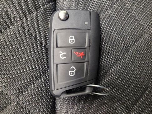 Used 2021 Volkswagen Atlas S image 32