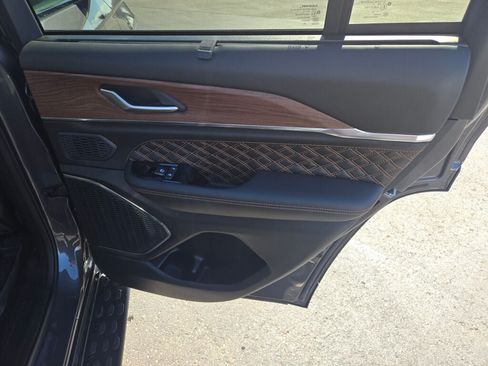 Used 2023 Jeep Grand Cherokee Summit w/ Luxury Tech Group V AWD/4WD image 8