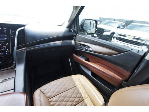 Used 2020 Cadillac Escalade ESV Luxury AWD/4WD image 10