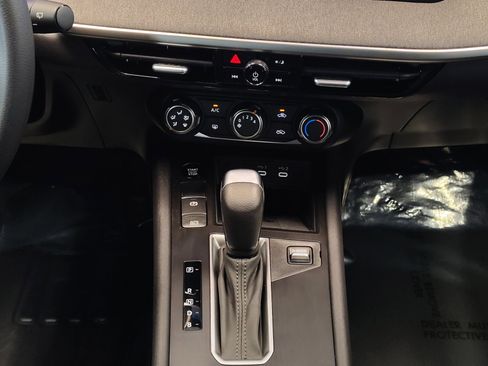 Certified 2025 Nissan Kicks SV image 23