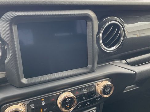 Used 2022 Jeep Wrangler Unlimited Sahara w/ LED Lighting Group image 6