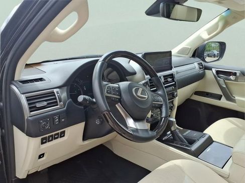 Used 2022 Lexus GX 460 Premium w/ Accessory Package AWD/4WD image 11
