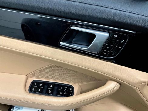 Used 2018 Porsche Panamera 4 AWD/4WD image 44