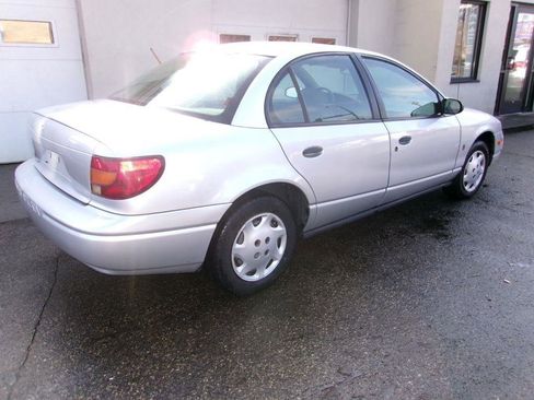 Used 2002 Saturn S-Series SL1 image 3