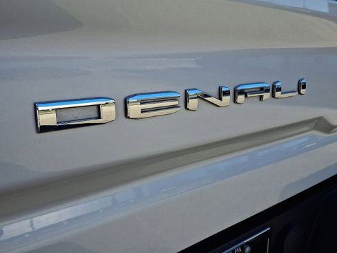 Certified 2022 GMC Sierra 3500 Denali image 24