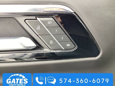 Used 2025 Chevrolet Suburban Z71 image 25